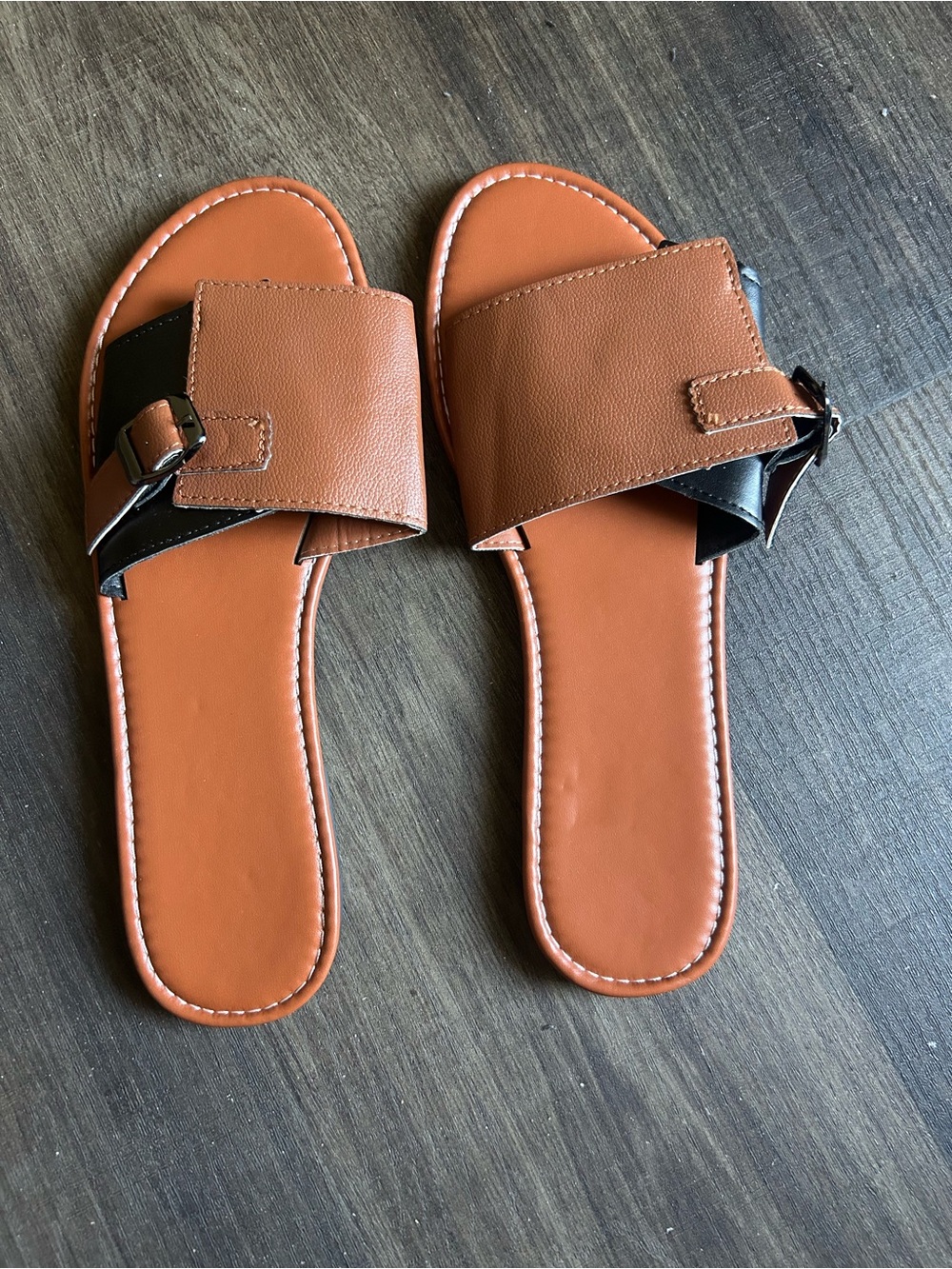 Women’s Tan Slide Sandals with Buckle Accent